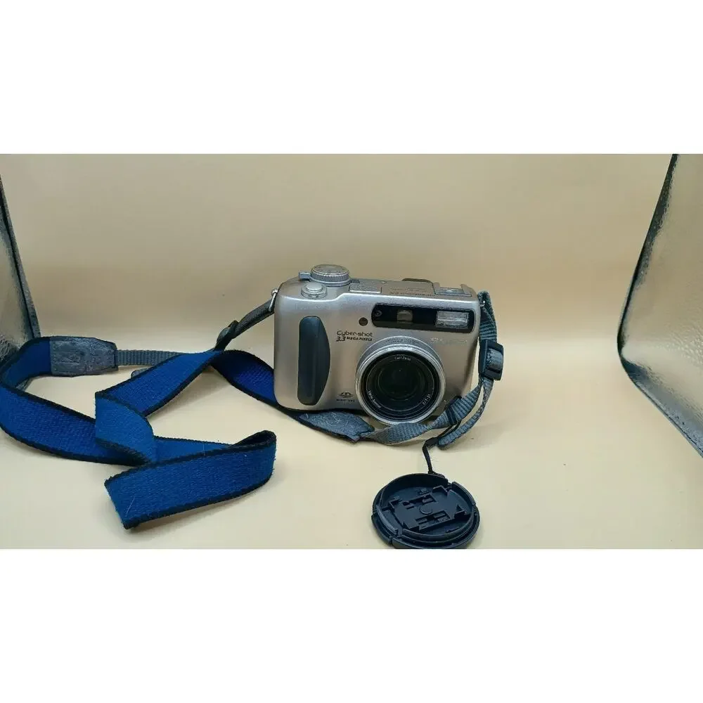 Sony Cybershot DSC-S75 3.3MP Compact Digital Camera Silver UNTESTED